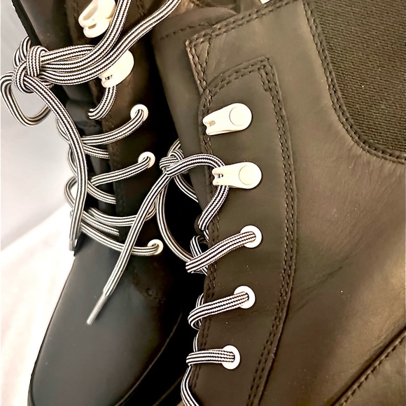 SOREL Lace Up Water Proof Bootie Size 9 NEW/Showroom Sample - Picture 8 of 10